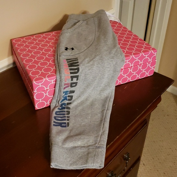 Under Armour Capri Joggers - Picture 1 of 2